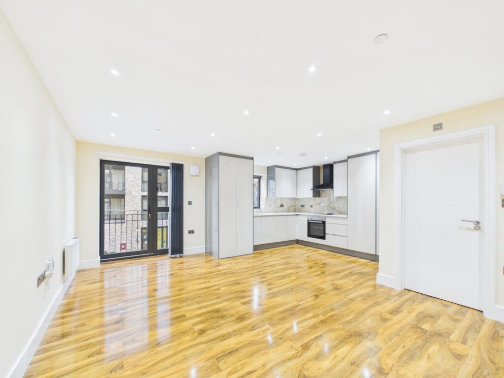 4 bed Studio for rent in Slough. From The Frost Partnership - Slough