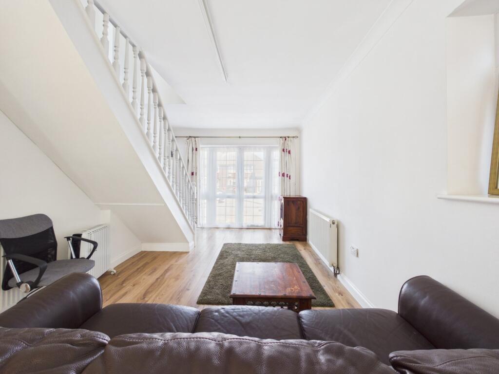 1 bed Detached for rent in Slough. From The Frost Partnership - Slough