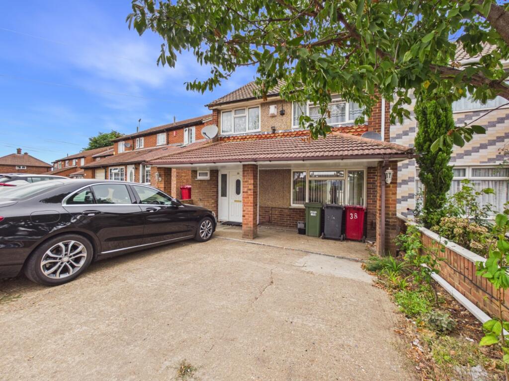 3 bed Semi Detached for rent in Farnham Royal. From The Frost Partnership - Slough 3 bed Semi Detached for rent in Farnham Royal. From The Frost Partnership - Slough
