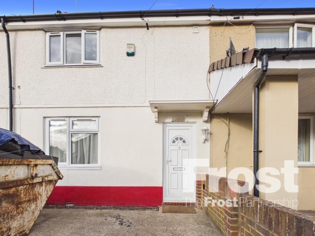 3 bed Mid Terraced House for rent in Farnham Royal. From The Frost Partnership - Slough 3 bed Mid Terraced House for rent in Farnham Royal. From The Frost Partnership - Slough
