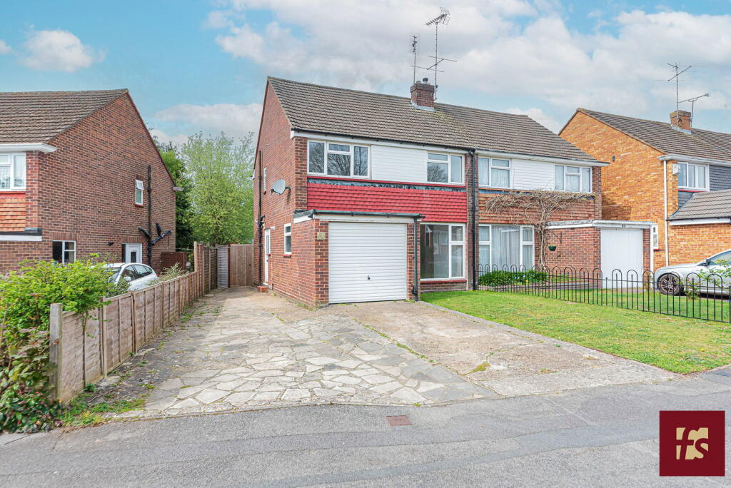 3 bed Semi Detached for rent in Crowthorne. From Frank Schippers - Crowthorne