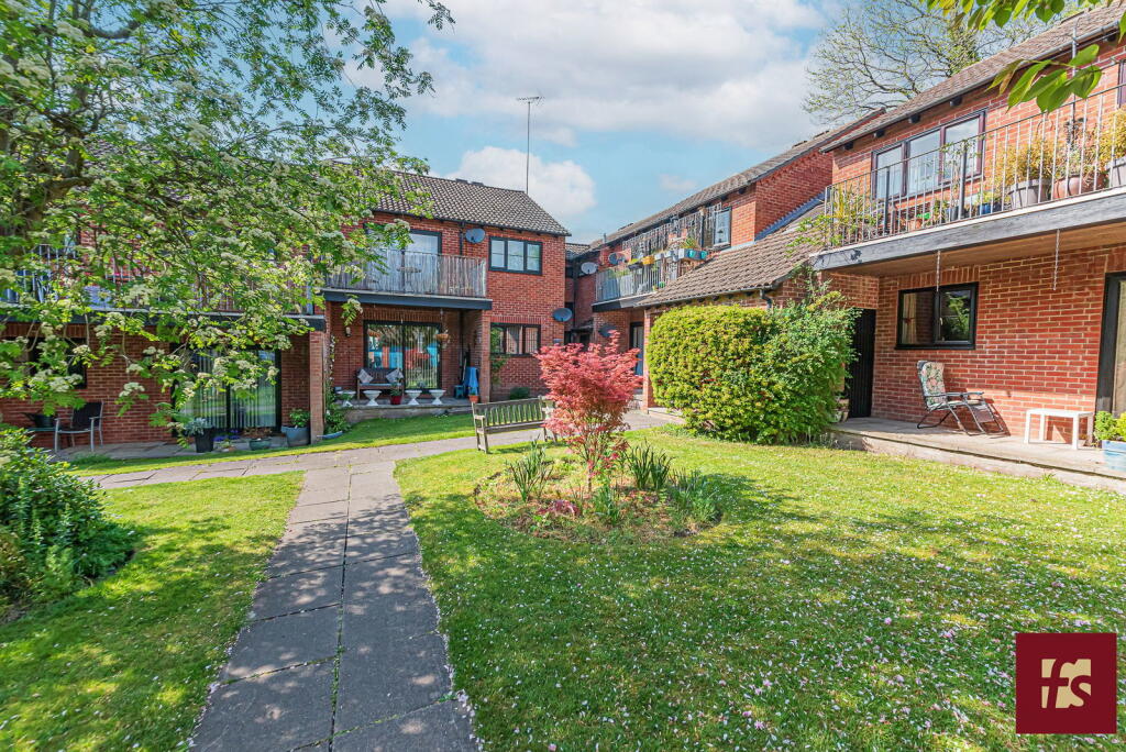 1 bed 1st Floor Flat for rent in Crowthorne. From Frank Schippers - Crowthorne