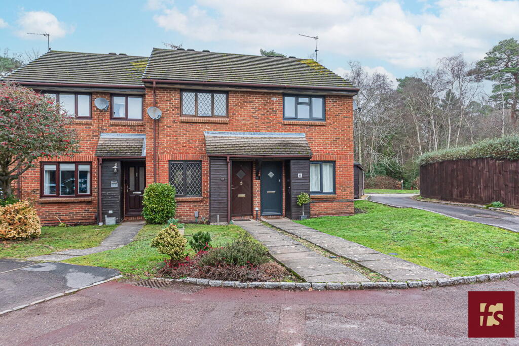 2 bed Mid Terraced House for rent in Crowthorne. From Frank Schippers - Crowthorne 2 bed Mid Terraced House for rent in Crowthorne. From Frank Schippers - Crowthorne