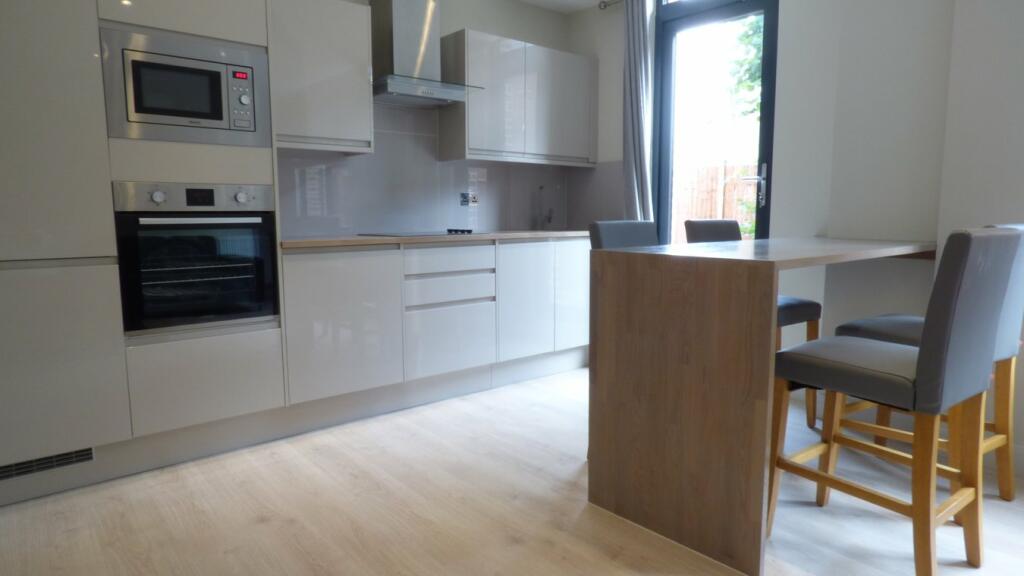 3 bed Flat for rent in London. From Absolute Living