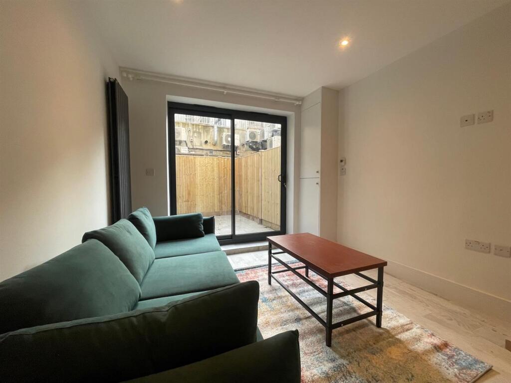 3 bed Apartment for rent in London. From Absolute Living - London