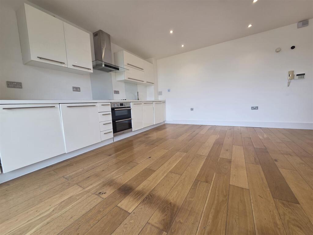 2 bed Apartment for rent in Wandsworth. From Absolute Living - London 2 bed Apartment for rent in Wandsworth. From Absolute Living - London