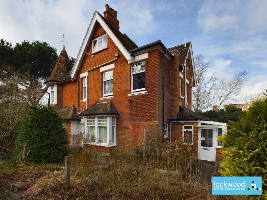 2 bed 1st Floor Flat for rent in Camberley. From Lockwood Lettings and Management - Ashford