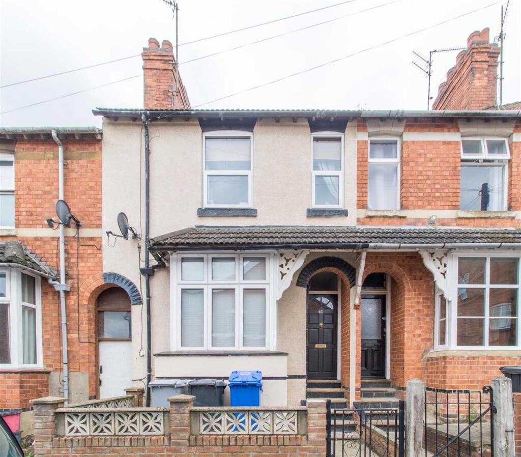 3 bed Mid Terraced House for rent in Kettering. From Carter Williams Ltd - Burton Latimer
