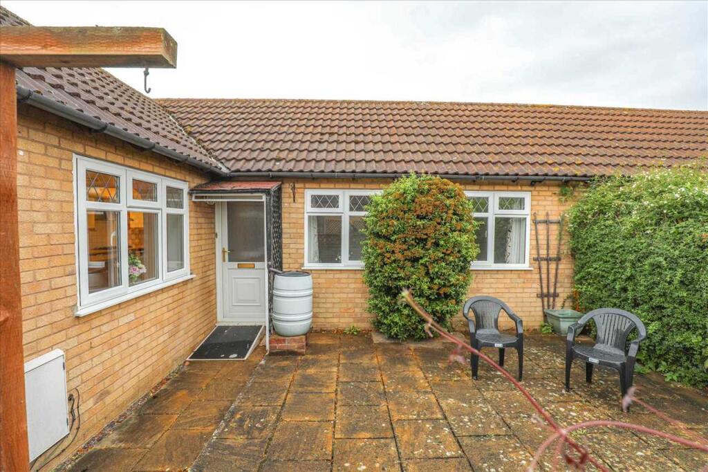 2 bed Bungalow for rent in Burton Latimer. From Carter Williams Ltd - Burton Latimer