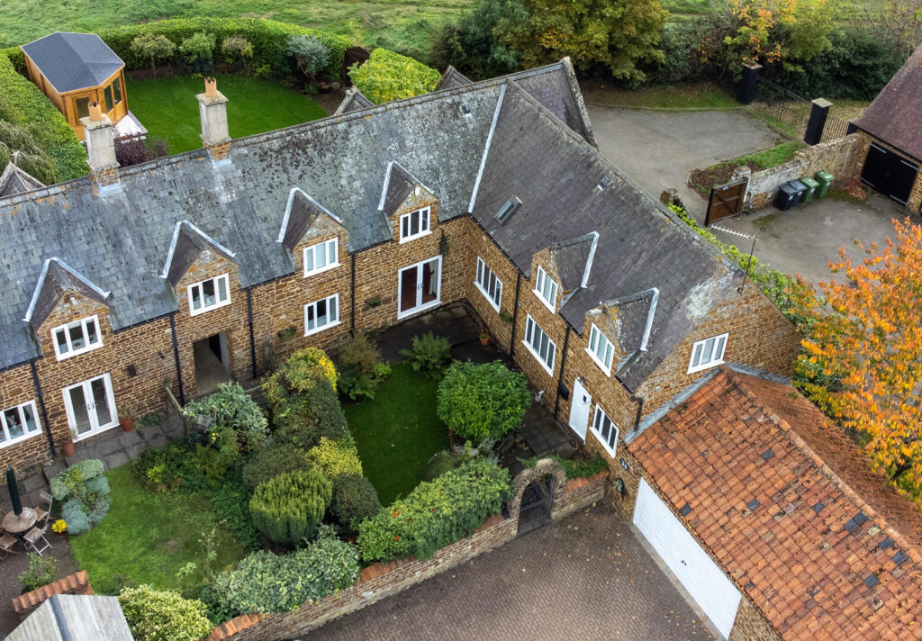 4 bed Detached for rent in Wellingborough. From Carter Williams Ltd - Burton Latimer 4 bed Detached for rent in Wellingborough. From Carter Williams Ltd - Burton Latimer