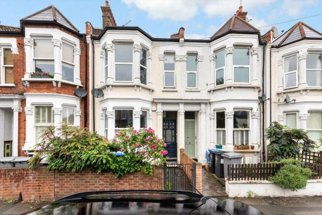 2 bed 1st Floor Flat for rent in Willesden. From Marsh & Parsons - Queens Park