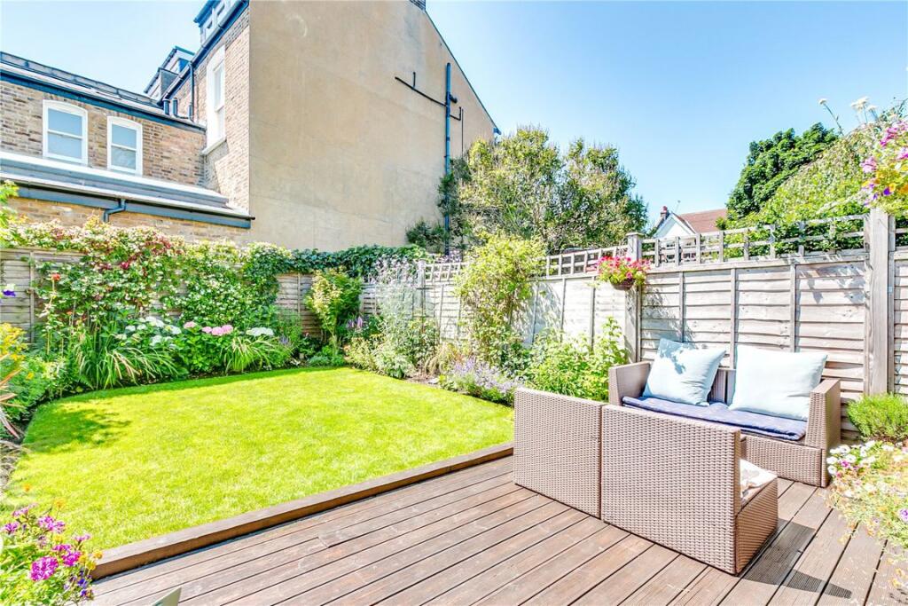 3 bed 1st Floor Flat for rent in Willesden. From Marsh & Parsons - Queens Park