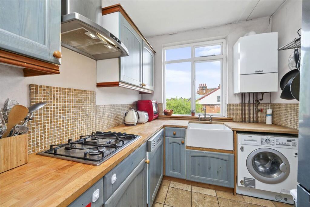 3 bed 1st Floor Flat for rent in Willesden. From Marsh & Parsons - Queens Park 3 bed 1st Floor Flat for rent in Willesden. From Marsh & Parsons - Queens Park