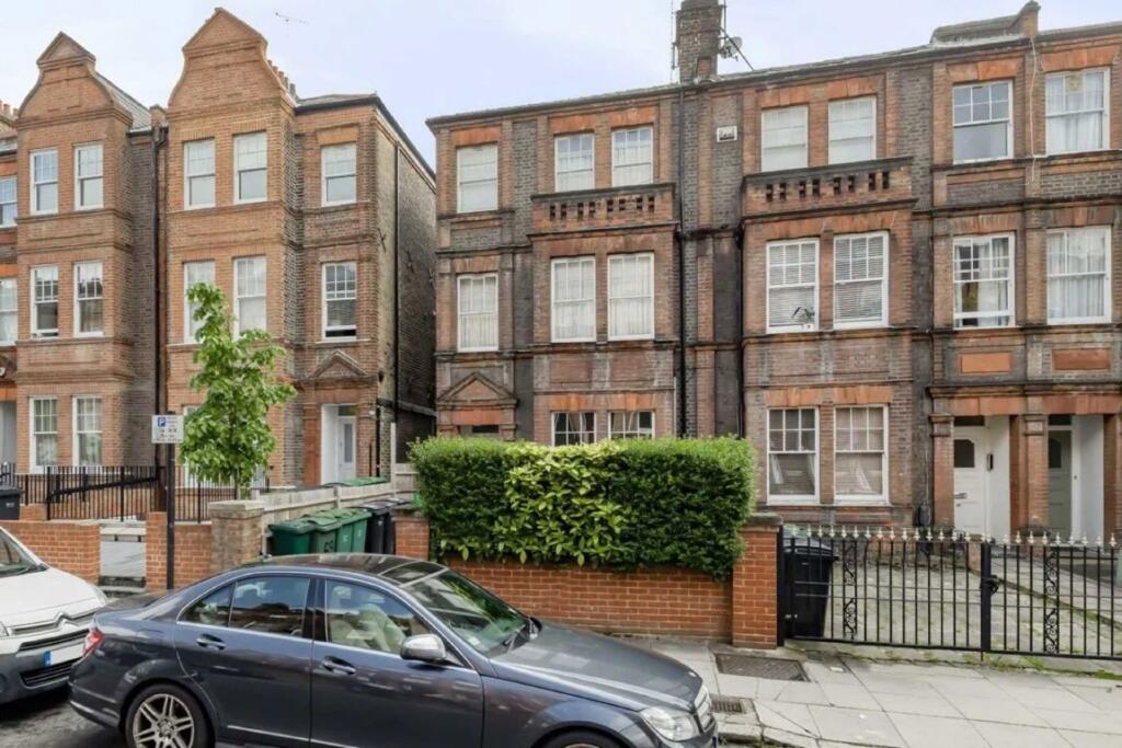2 bed 1st Floor Flat for rent in Hampstead. From Marsh & Parsons - Queens Park
