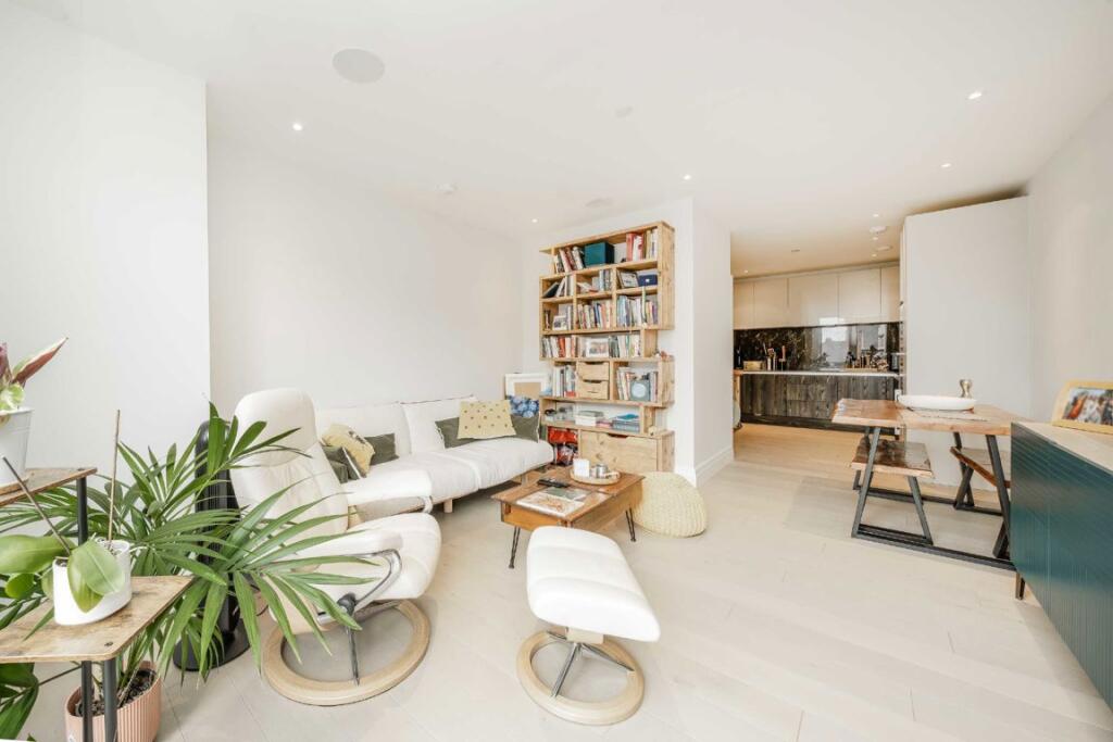 2 bed 1st Floor Flat for rent in Hampstead. From Marsh & Parsons - Queens Park
