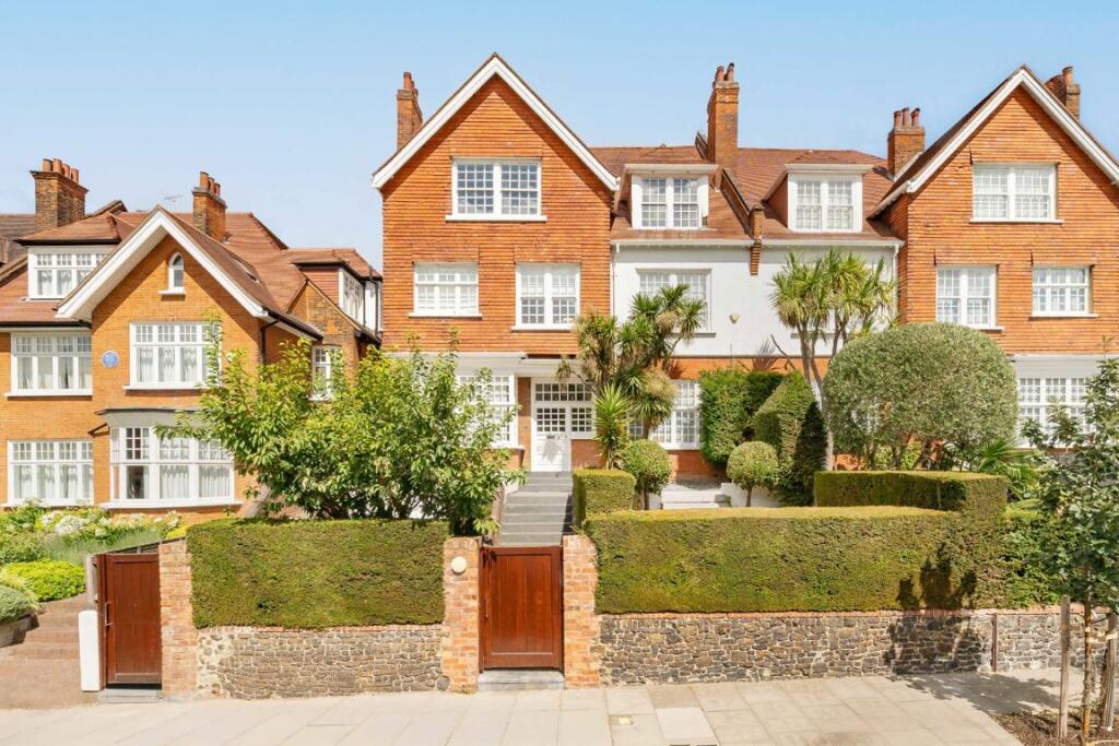 4 bed 1st Floor Flat for rent in Hampstead. From Marsh & Parsons - Queens Park