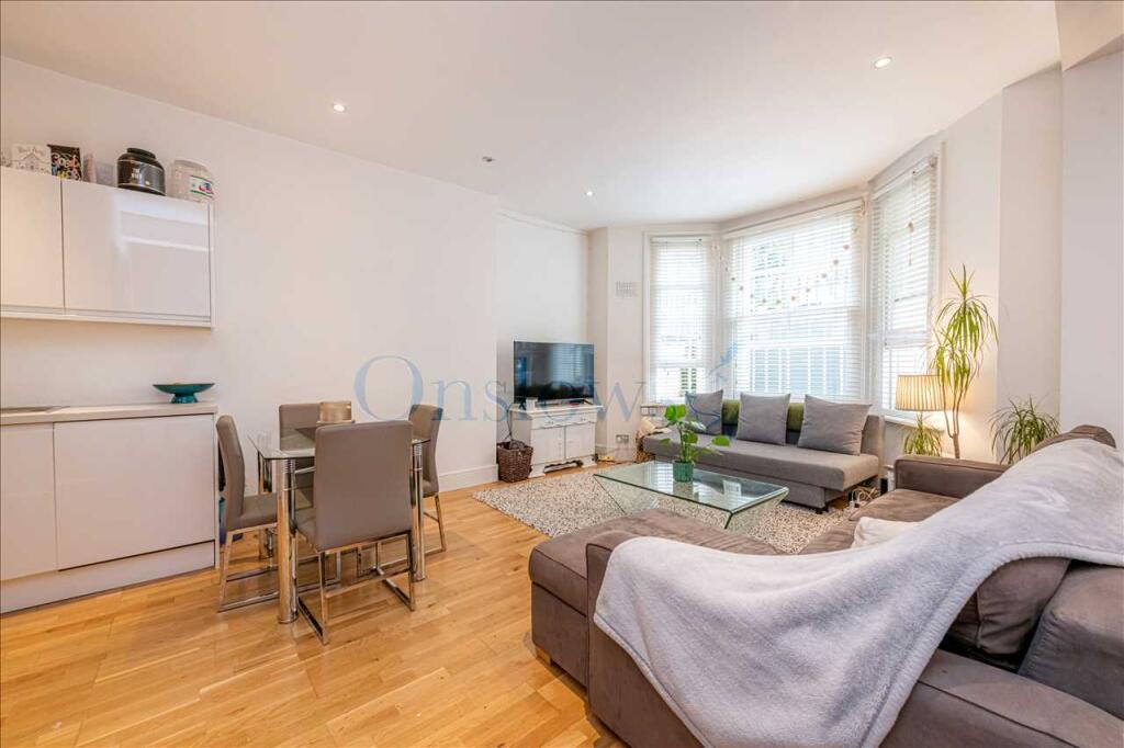 2 bed Apartment for rent in Kensington. From Onslows Estate Agents - London