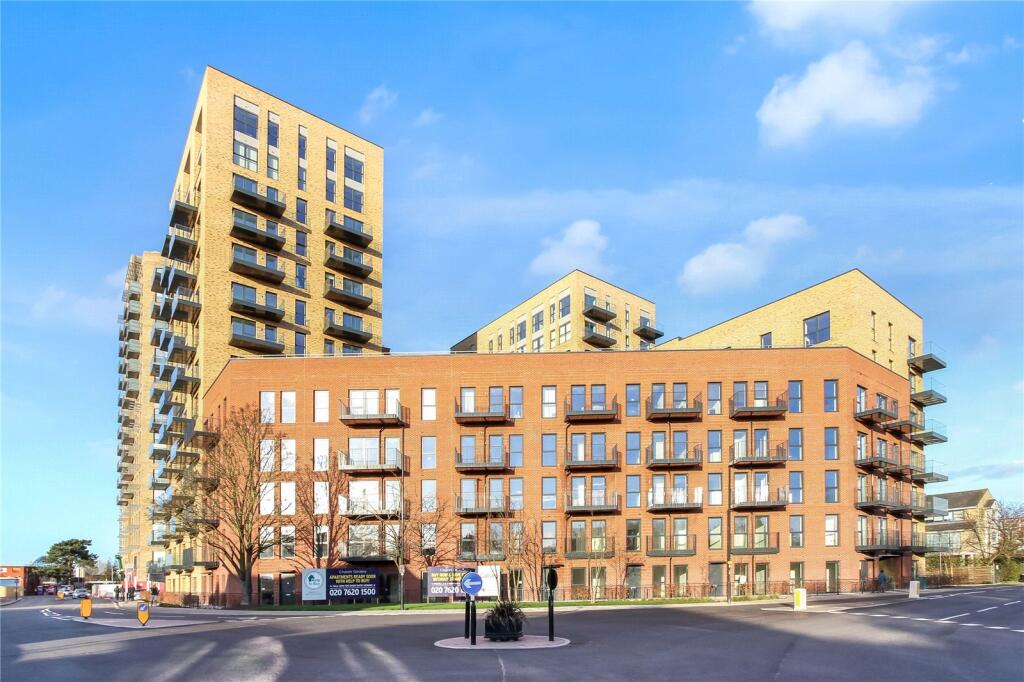 1 bed Apartment for rent in Southall. From Strawberry Star - E16