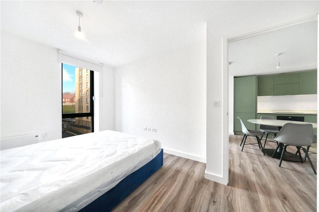 2 bed Apartment for rent in Luton. From Strawberry Star - E16