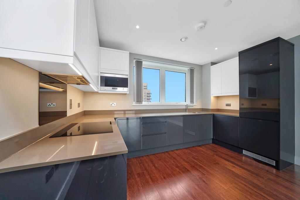 3 bed Apartment for rent in Southall. From Strawberry Star - E16