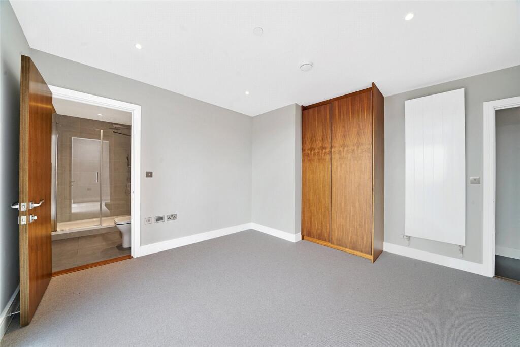 3 bed Apartment for rent in Southall. From Strawberry Star - E16