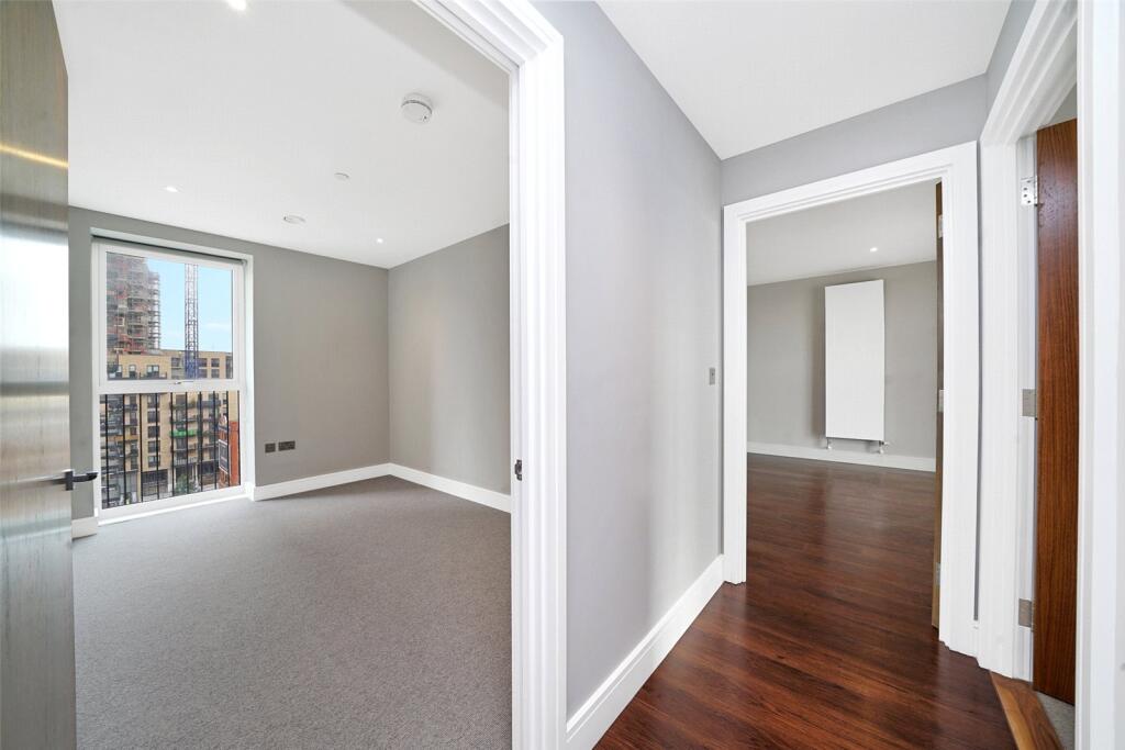 2 bed Apartment for rent in Uxbridge. From Strawberry Star - E16 2 bed Apartment for rent in Uxbridge. From Strawberry Star - E16