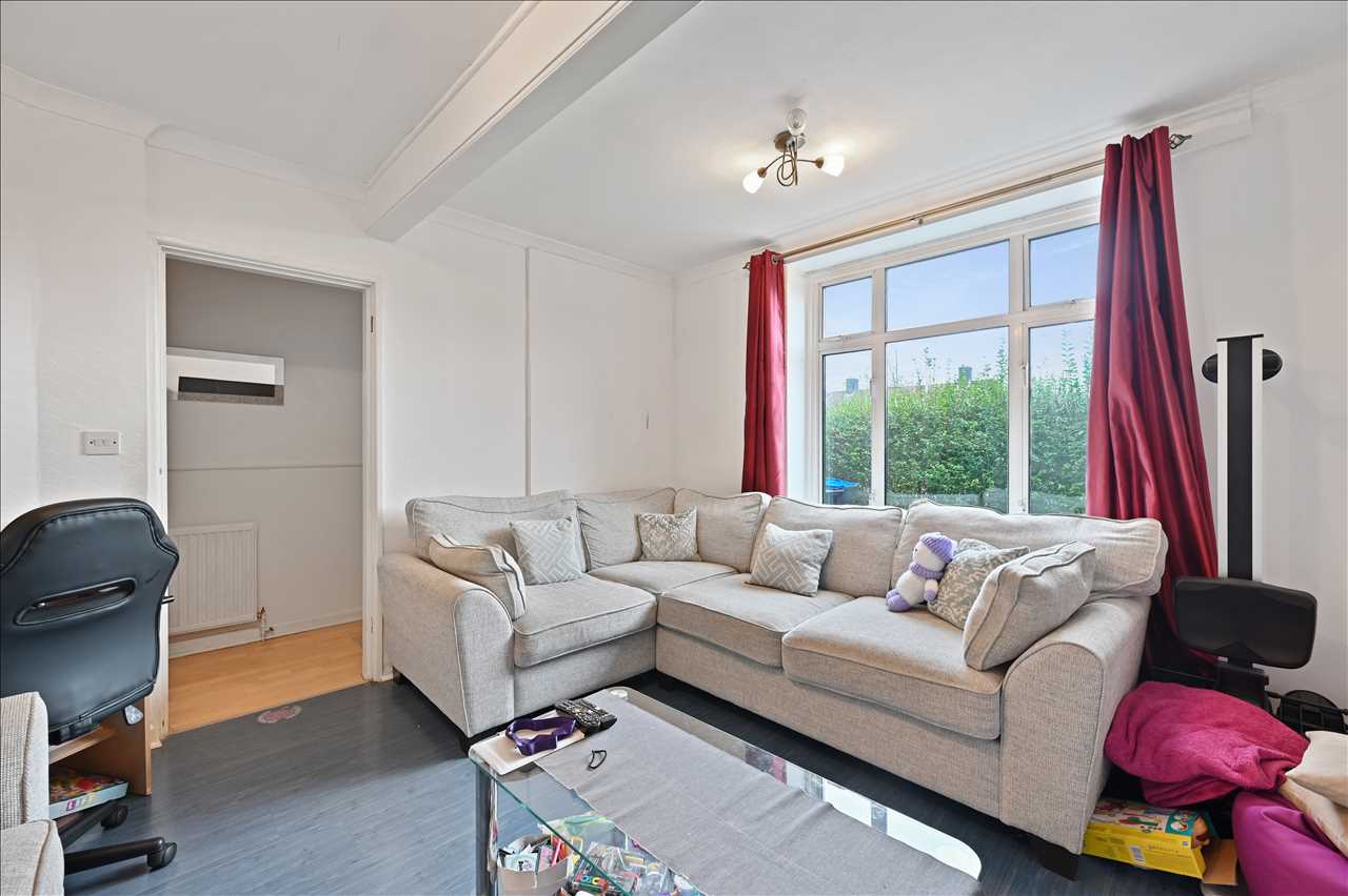 3 bed Mid Terraced House for rent in Morden. From Next Step Estates 3 bed Mid Terraced House for rent in Morden. From Next Step Estates