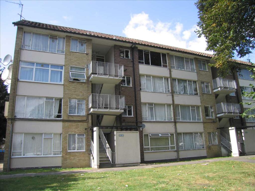 1 bed 1st Floor Flat for rent in Edmonton. From Masons Property Services - Edmonton