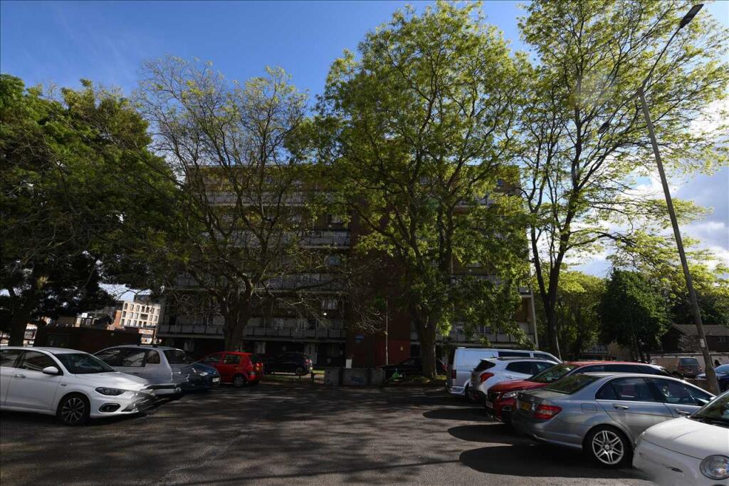 3 bed 1st Floor Flat for rent in London. From Masons Property Services - Edmonton 3 bed 1st Floor Flat for rent in London. From Masons Property Services - Edmonton