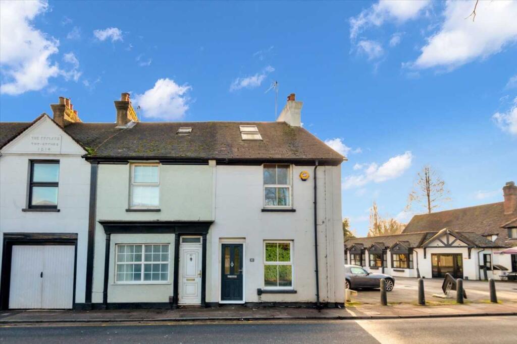 3 bed End of Terrace for rent in Rickmansworth. From Masons Property Services - Edmonton