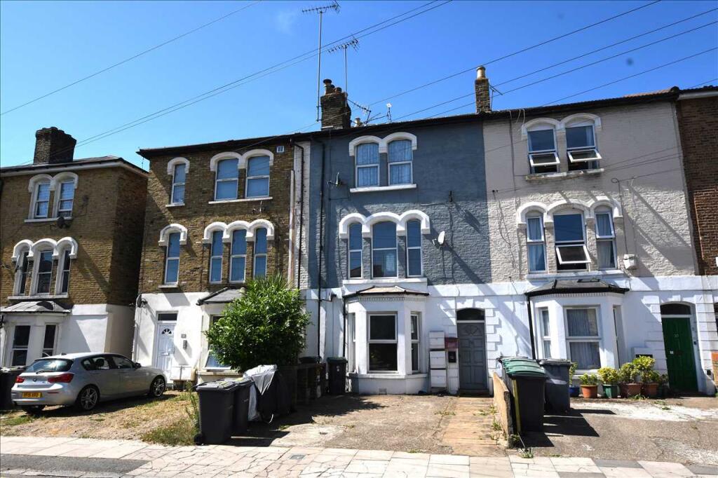 4 bed Studio for rent in Hornsey. From Masons Property Services - Edmonton 4 bed Studio for rent in Hornsey. From Masons Property Services - Edmonton