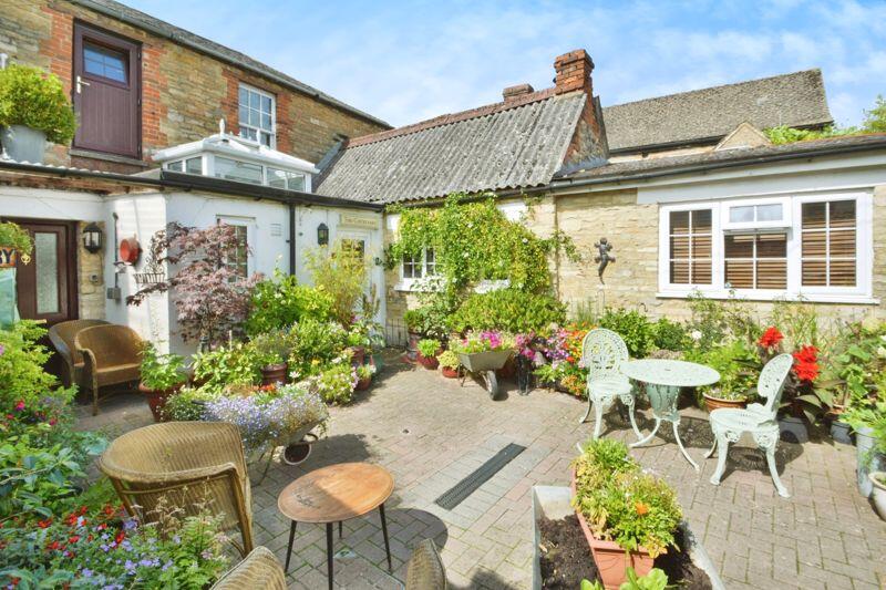 1 bed 1st Floor Flat for rent in Cricklade. From CBSlade - Cricklade