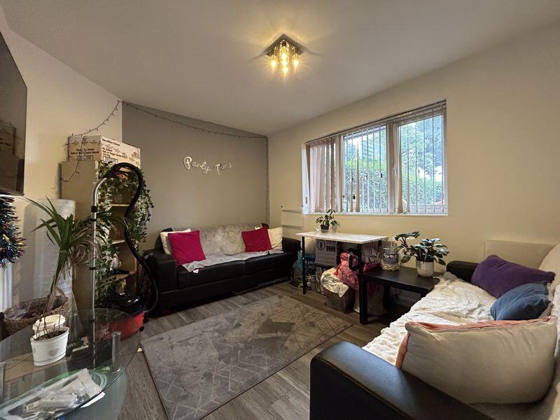 6 bed Semi-detached bungalow for rent in Nottingham. From Zebralets Nottingham 6 bed Semi-detached bungalow for rent in Nottingham. From Zebralets Nottingham