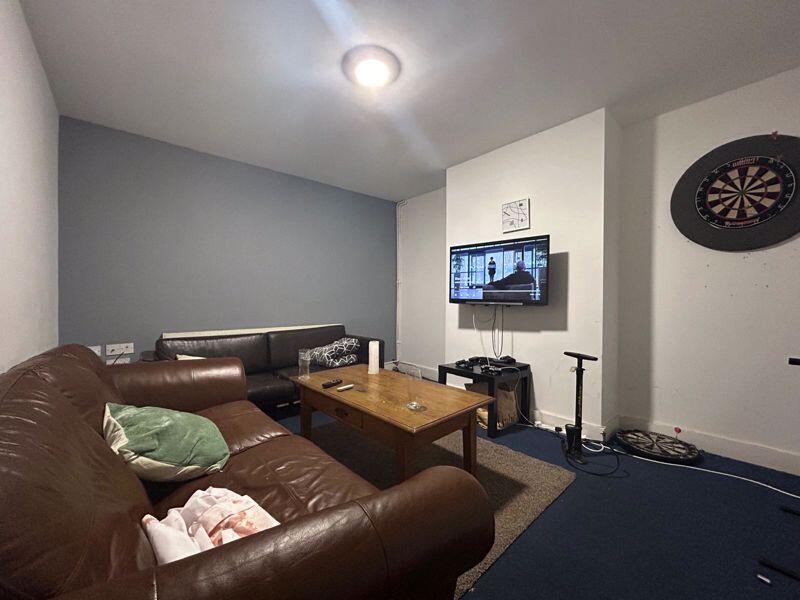 6 bed Mid Terraced House for rent in Nottingham. From ZEBRAlets - Nottingham