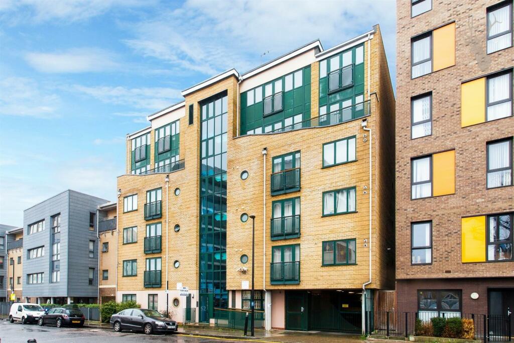 2 bed Apartment for rent in London. From Butler and Stag