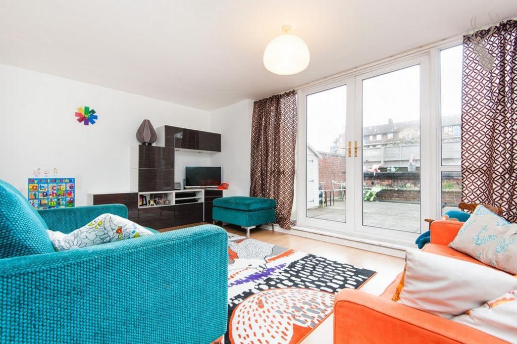 3 bed Annexe for rent in Islington. From Butler & Stag - London