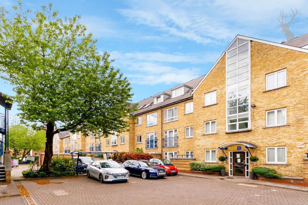 3 bed 1st Floor Flat for rent in Bow. From Butler & Stag - London