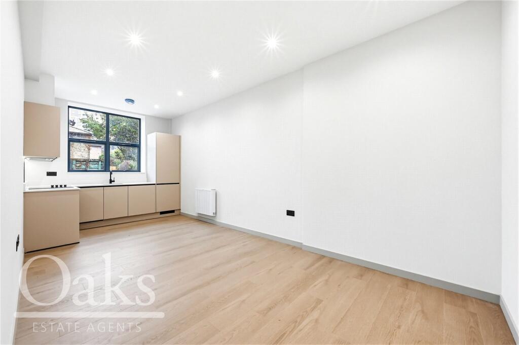 1 bed Apartment for rent in Gibraltar. From Oaks Estate Agents - Streatham