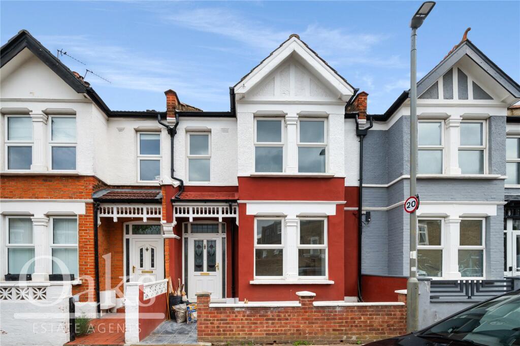 3 bed Mid Terraced House for rent in Merton. From Oaks Estate Agents - Streatham 3 bed Mid Terraced House for rent in Merton. From Oaks Estate Agents - Streatham