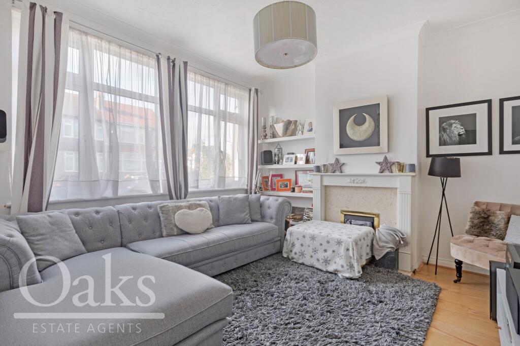 5 bed Mid Terraced House for rent in Streatham. From Oaks Estate Agents - Streatham
