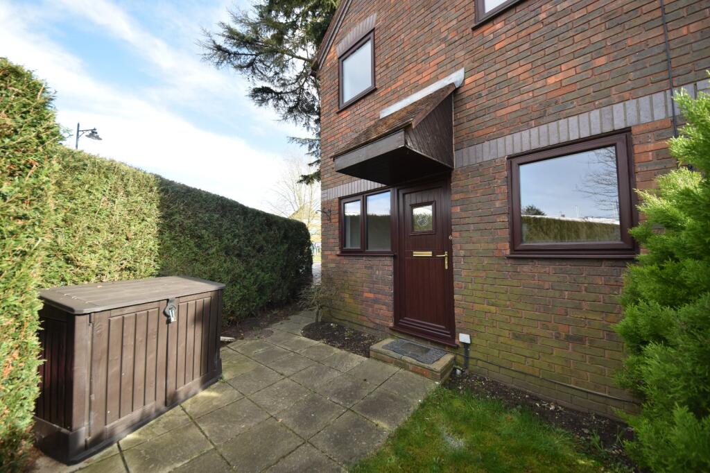 1 bed Mid Terraced House for rent in Bourne End. From The Frost Partnership - Flackwell Heath