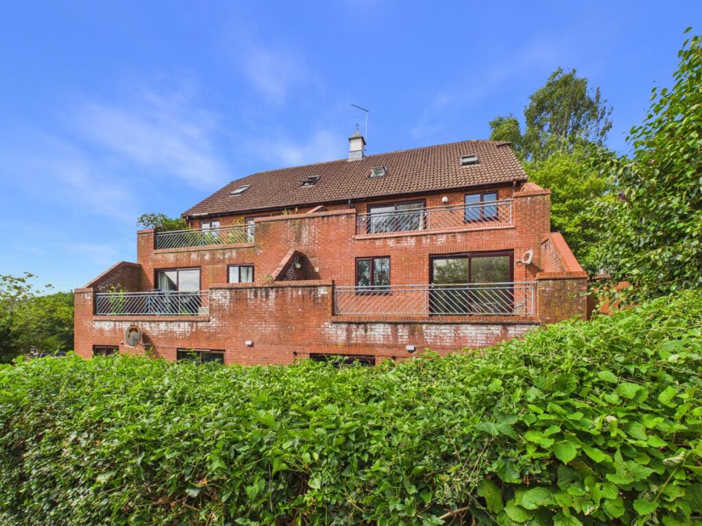 1 bed Apartment for rent in Downley. From The Frost Partnership - Flackwell Heath 1 bed Apartment for rent in Downley. From The Frost Partnership - Flackwell Heath