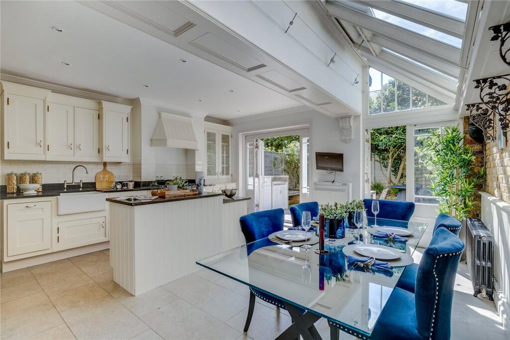 4 bed Detached for rent in Battersea. From Rampton Baseley - Northcote Road