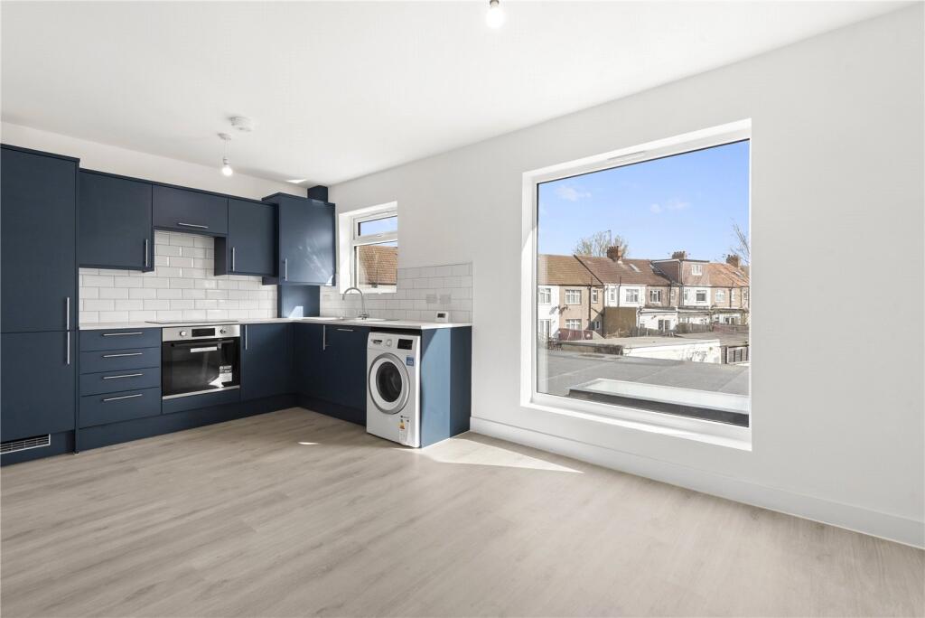 3 bed Apartment for rent in Streatham. From Rampton Baseley - Northcote Road