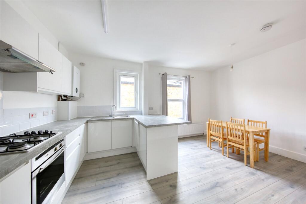 3 bed Apartment for rent in Fulham. From Rampton Baseley - Northcote Road