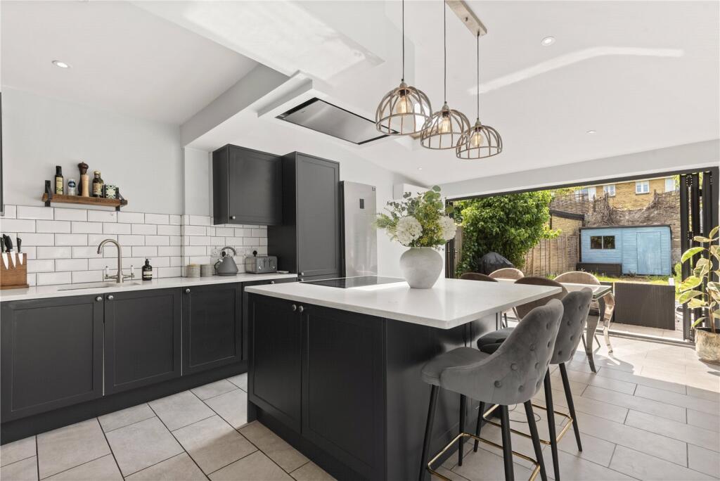 4 bed Mid Terraced House for rent in Wandsworth. From Rampton Baseley - Northcote Road