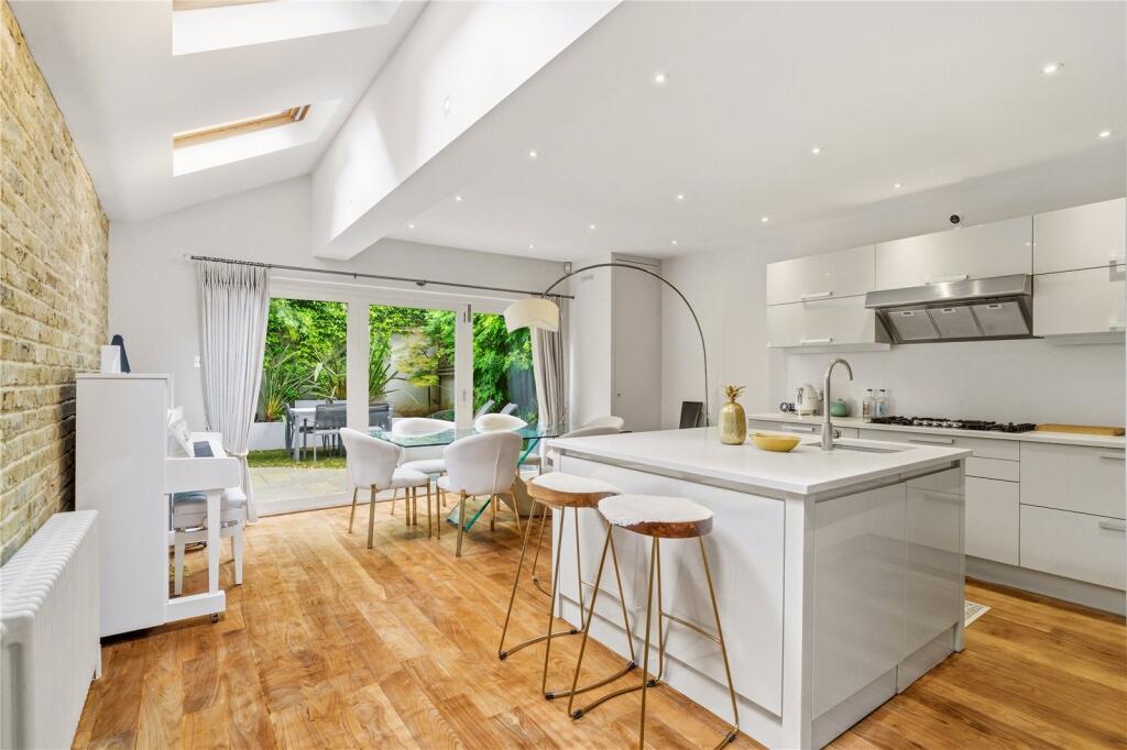 4 bed Mid Terraced House for rent in Battersea. From Rampton Baseley - Northcote Road 4 bed Mid Terraced House for rent in Battersea. From Rampton Baseley - Northcote Road