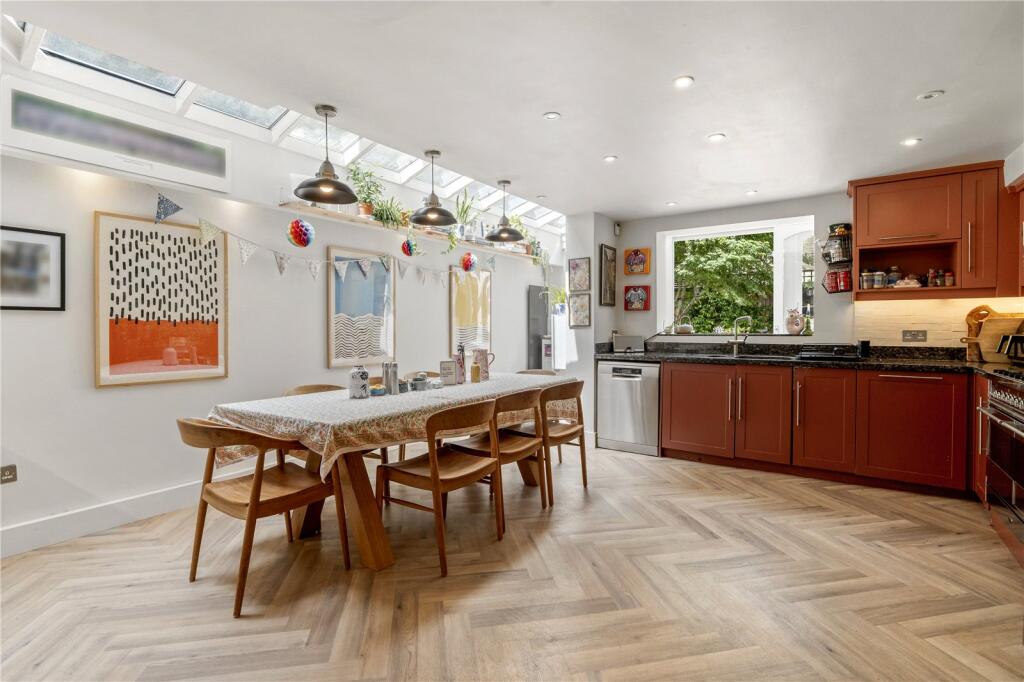 5 bed Detached for rent in Battersea. From Rampton Baseley - Northcote Road 5 bed Detached for rent in Battersea. From Rampton Baseley - Northcote Road