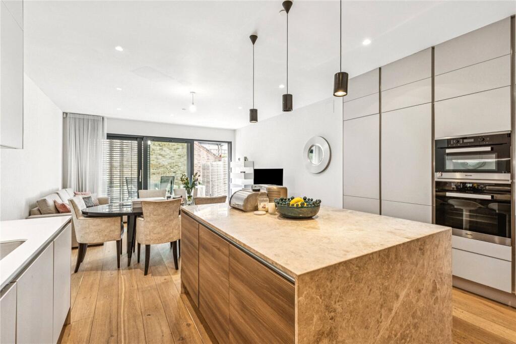 5 bed Mid Terraced House for rent in Battersea. From Rampton Baseley - Northcote Road 5 bed Mid Terraced House for rent in Battersea. From Rampton Baseley - Northcote Road