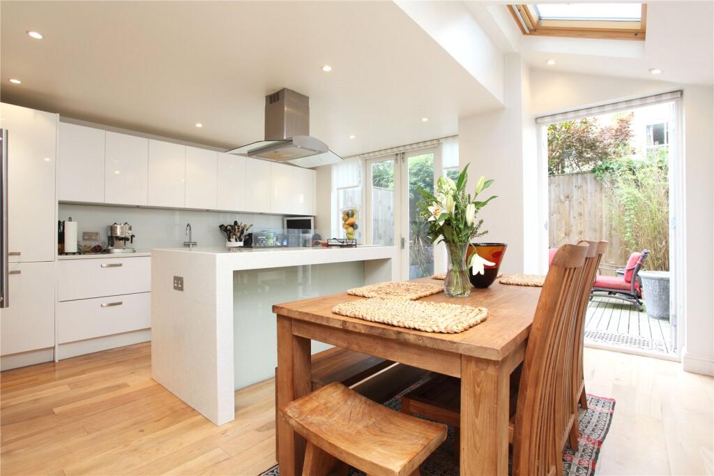 4 bed Detached for rent in Battersea. From Rampton Baseley - Northcote Road